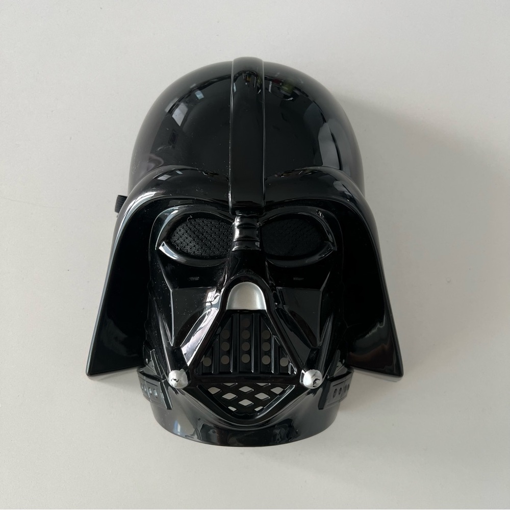 Preowned LIKE NEW Star Wars Darth Vader Disney Kids Halloween Costume with Sound